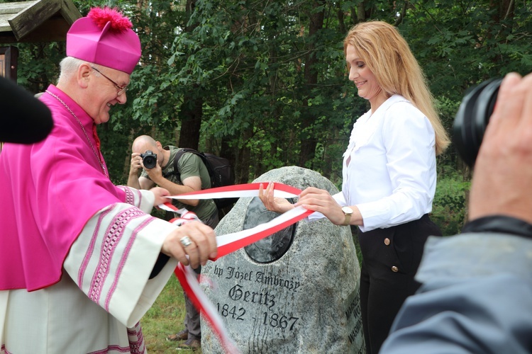 Bałdy. Osłonięto głaz upamiętniający bp. Józefa Geritza