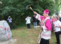 Bałdy. Osłonięto głaz upamiętniający bp. Józefa Geritza