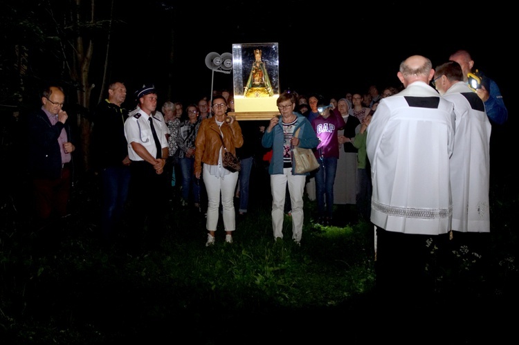 Bardo. Nocą ruszyli śladami różańcowych tajemnic