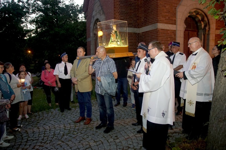 Bardo. Nocą ruszyli śladami różańcowych tajemnic