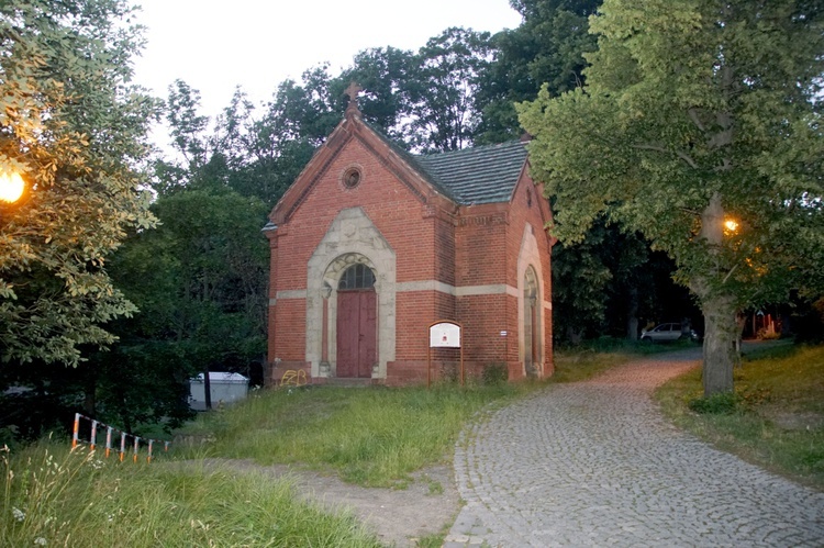 Bardo. Nocą ruszyli śladami różańcowych tajemnic