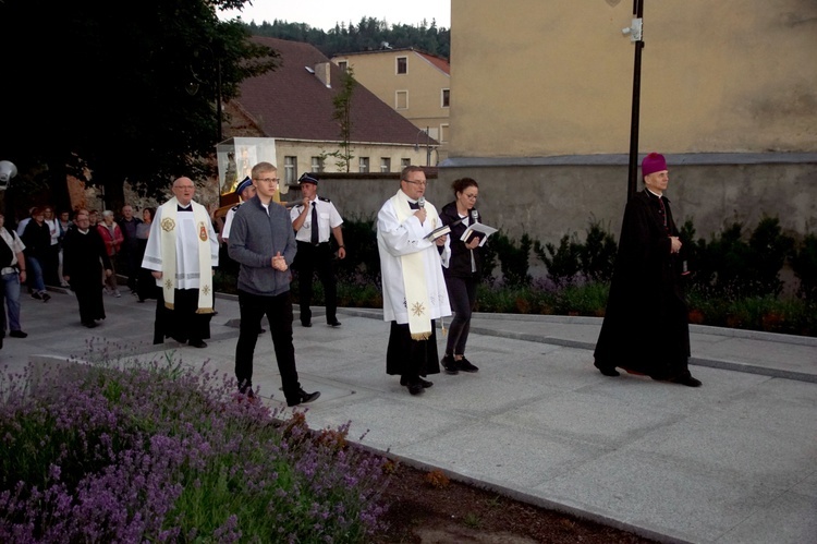 Bardo. Nocą ruszyli śladami różańcowych tajemnic