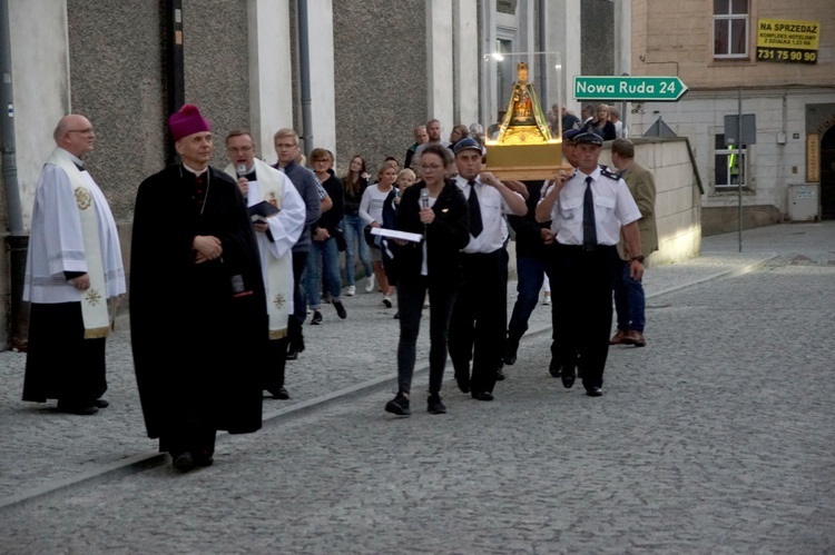 Bardo. Nocą ruszyli śladami różańcowych tajemnic