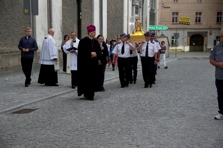 Bardo. Nocą ruszyli śladami różańcowych tajemnic