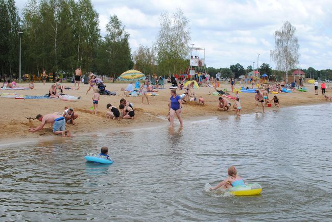 Początek wakacji nad zalewem w Podwolinie.