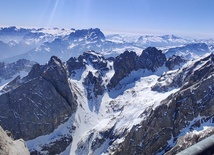 6 osób zginęło, 9 rannych w wyniku oderwania się fragmentu skalnego w Dolomitach