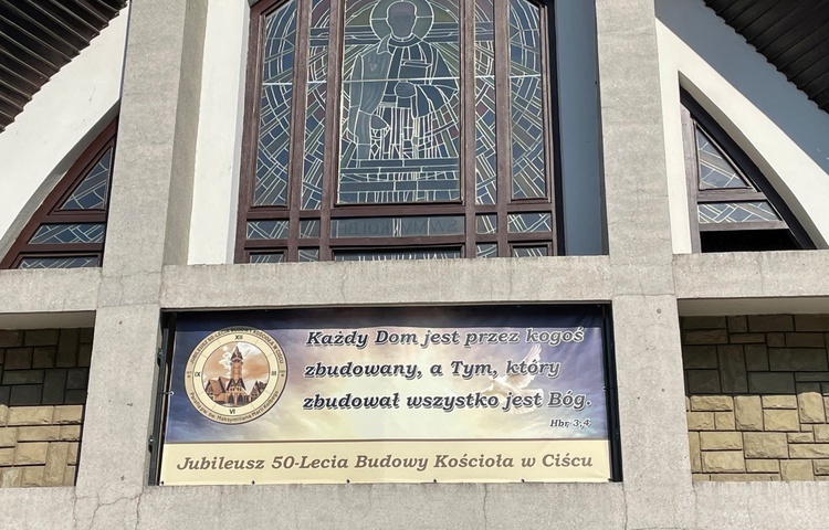 Wprowadzenie nowego proboszcza, ks. Adama Bożka, w parafii św. Maksymiliana w Ciścu