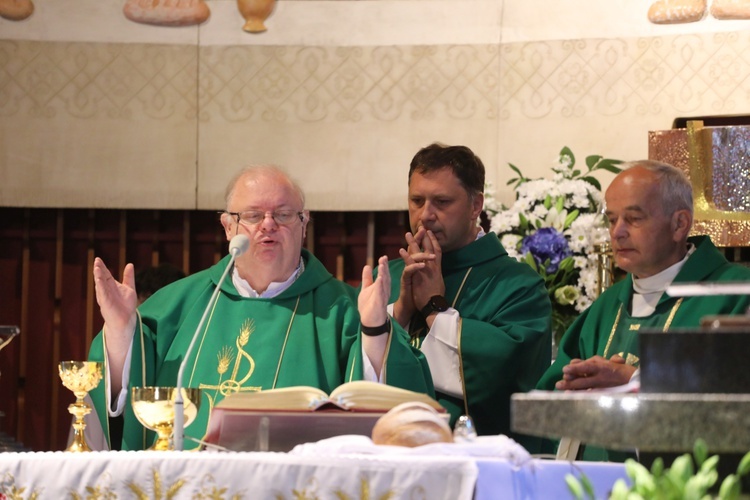 Wprowadzenie nowego proboszcza, ks. Adama Bożka, w parafii św. Maksymiliana w Ciścu