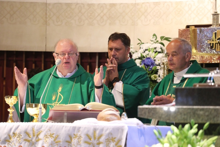 Wprowadzenie nowego proboszcza, ks. Adama Bożka, w parafii św. Maksymiliana w Ciścu