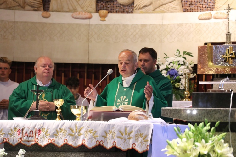 Wprowadzenie nowego proboszcza, ks. Adama Bożka, w parafii św. Maksymiliana w Ciścu