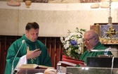 Wprowadzenie nowego proboszcza, ks. Adama Bożka, w parafii św. Maksymiliana w Ciścu