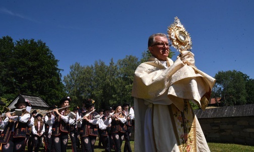 Po Mszy św. odbyła się procesja eucharystyczna.