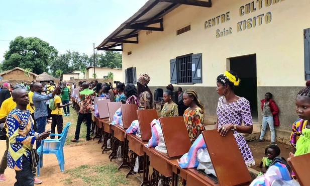 Maszyny do szycia dla młodych mam w RŚA