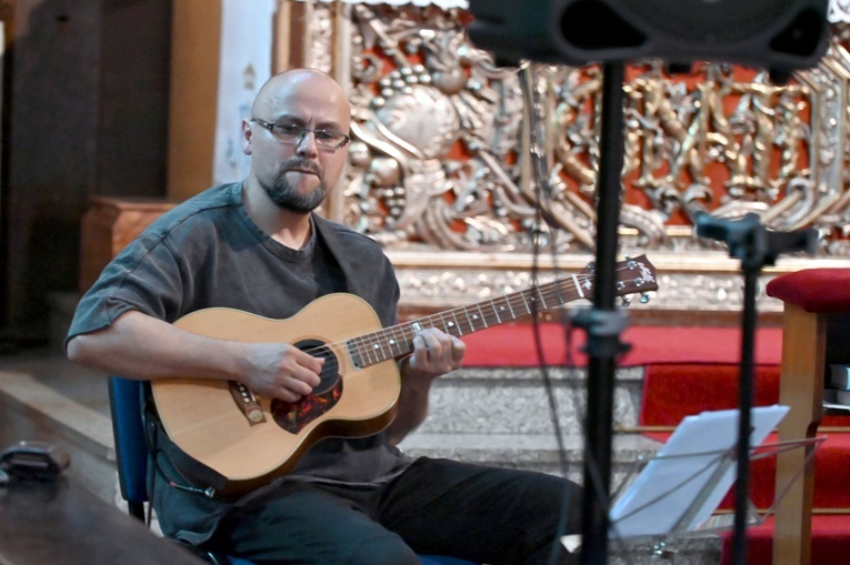 Paweł Dudzik zagrał dla Maryi w Świdnicy i  Krajanowie