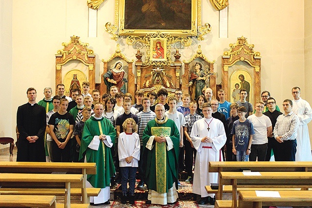	Wszyscy uczestnicy mogli pomodlić się z biskupem legnickim Andrzejem Siemieniewskim.