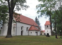 Późnoromański kościół pw. św. Andrzeja Apostoła z I połowy XIII wieku w szprotawskiej Iławie.