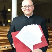 Ksiądz Waldemar Musioł zaprezentował diecezjalną syntezę synodalną.