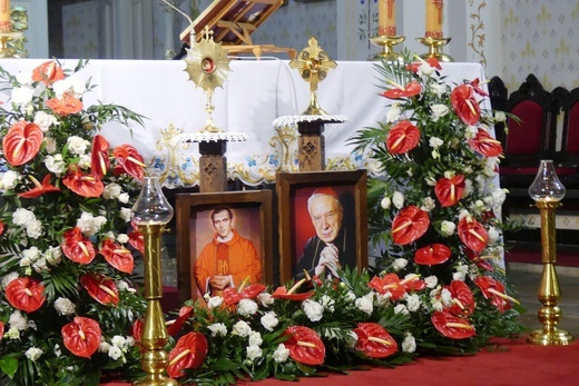 Rajcza przyjęła relikwie Prymasa Tysiąclecia oraz kapelana Solidarności