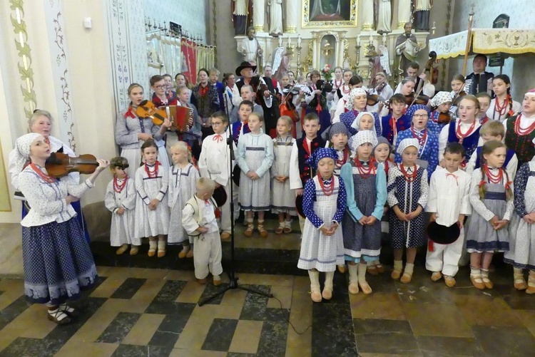 Rajcza przyjęła relikwie Prymasa Tysiąclecia oraz kapelana Solidarności