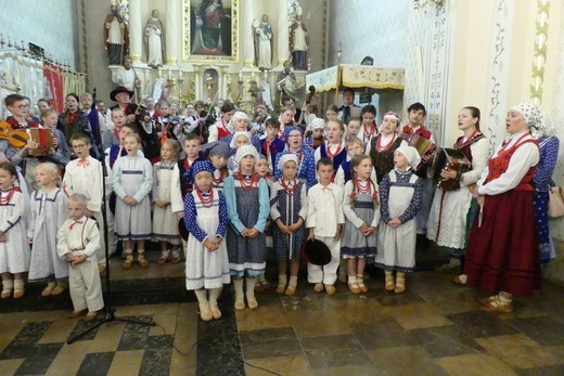 Rajcza przyjęła relikwie Prymasa Tysiąclecia oraz kapelana Solidarności