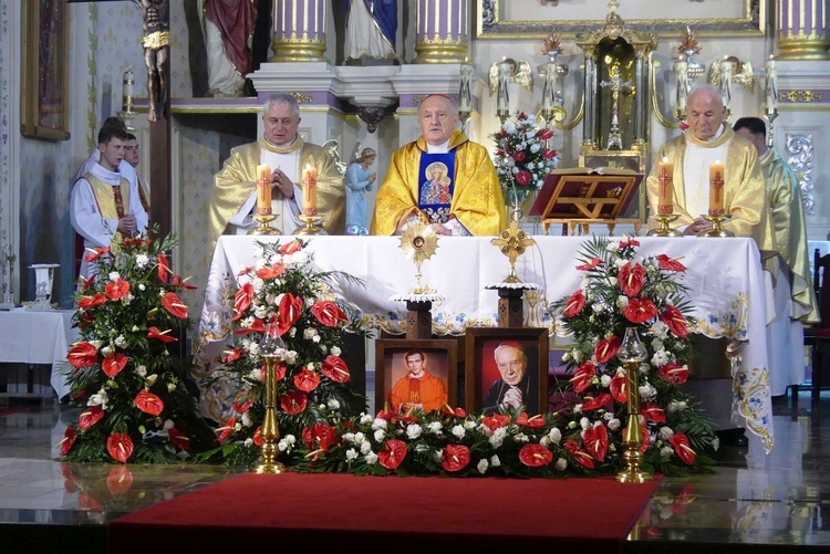 Rajcza przyjęła relikwie Prymasa Tysiąclecia oraz kapelana Solidarności