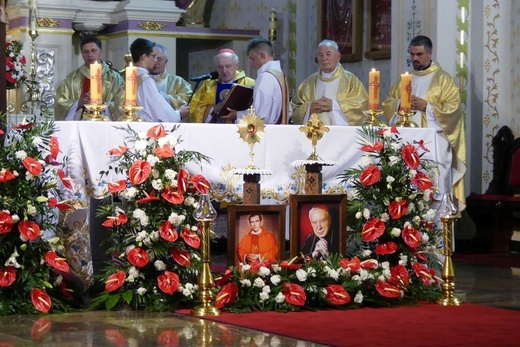 Rajcza przyjęła relikwie Prymasa Tysiąclecia oraz kapelana Solidarności