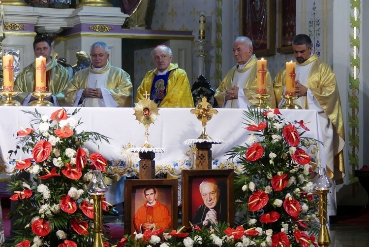 Rajcza przyjęła relikwie Prymasa Tysiąclecia oraz kapelana Solidarności