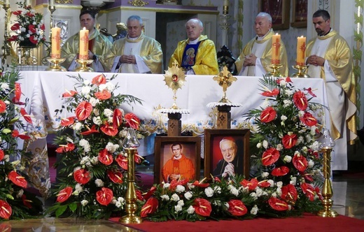 Rajcza przyjęła relikwie Prymasa Tysiąclecia oraz kapelana Solidarności