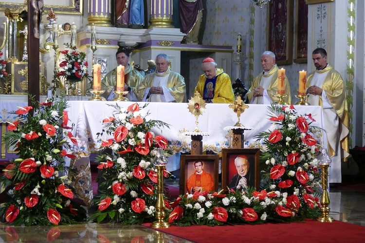 Rajcza przyjęła relikwie Prymasa Tysiąclecia oraz kapelana Solidarności