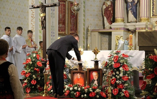 Rajcza przyjęła relikwie Prymasa Tysiąclecia oraz kapelana Solidarności