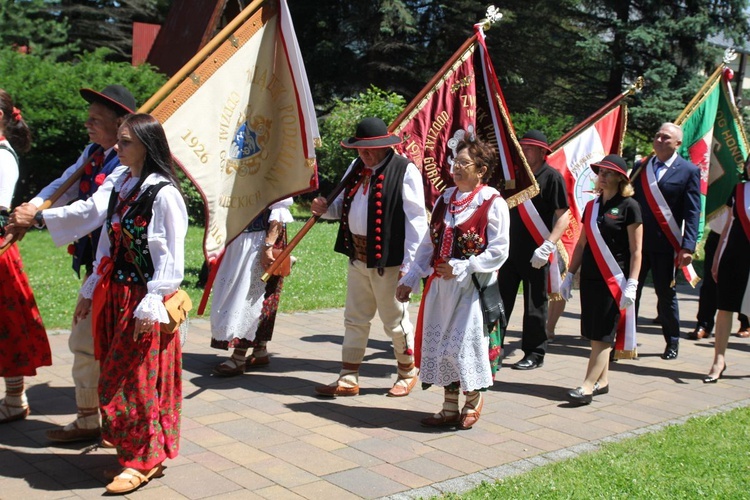 Rajcza przyjęła relikwie Prymasa Tysiąclecia oraz kapelana Solidarności