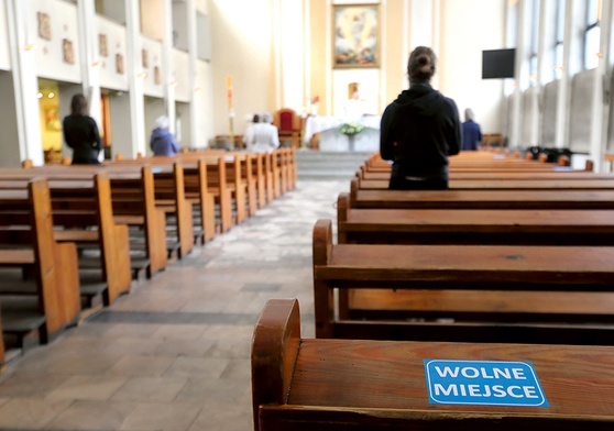 Na osłabienie praktyk religijnych wielu wiernych znaczący wpływ miała decyzja o udzieleniu dyspensy od obowiązku niedzielnego uczestnictwa w Mszy Św.