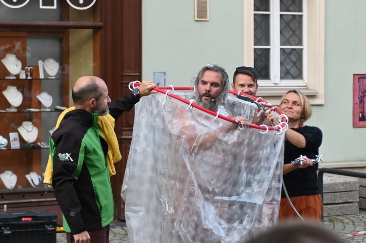 Płonąca żyrafa i „Trzy Oblicza Salvadora Dali” drugiego dnia Festiwalu Teatru Otwartego