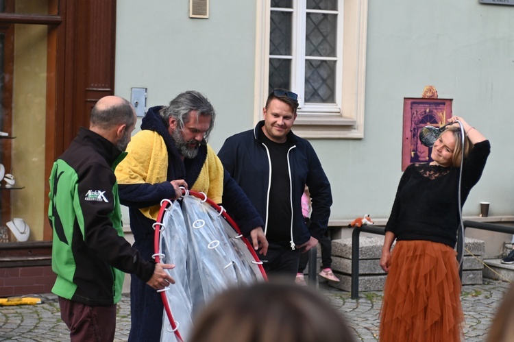 Płonąca żyrafa i „Trzy Oblicza Salvadora Dali” drugiego dnia Festiwalu Teatru Otwartego