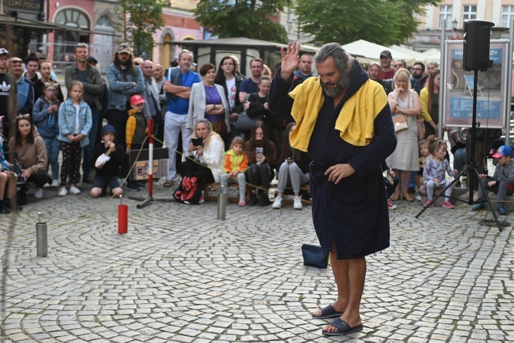 Płonąca żyrafa i „Trzy Oblicza Salvadora Dali” drugiego dnia Festiwalu Teatru Otwartego