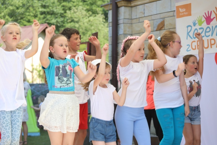 Dzień Rodziny przy papieskiej szkole w Porąbce-Kozubniku