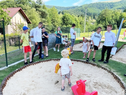 Dzień Rodziny przy papieskiej szkole w Porąbce-Kozubniku