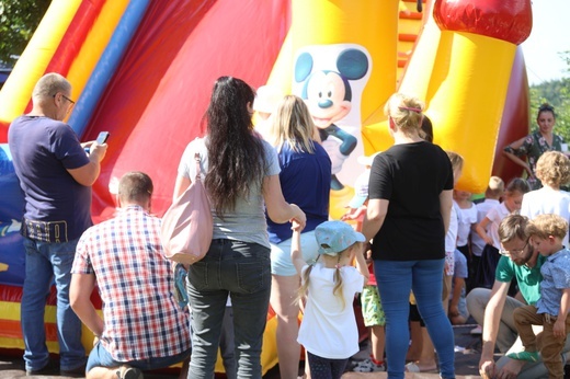 Dzień Rodziny przy papieskiej szkole w Porąbce-Kozubniku