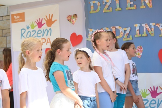 Dzień Rodziny przy papieskiej szkole w Porąbce-Kozubniku