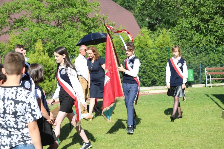 Dzień Rodziny przy papieskiej szkole w Porąbce-Kozubniku