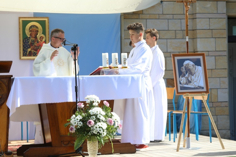 Dzień Rodziny przy papieskiej szkole w Porąbce-Kozubniku