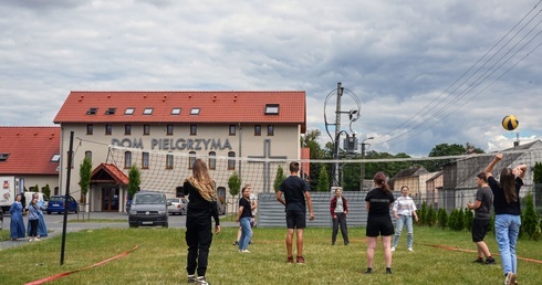 Zakończyły się rekolekcje młodzieżowe w Skrzatuszu
