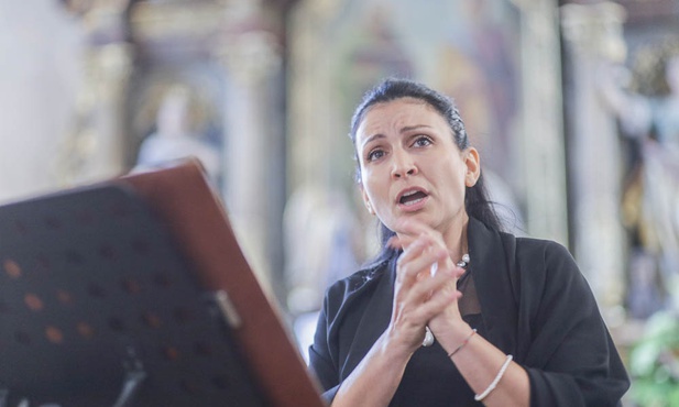Podczas niedzielnego koncertu zaśpiewała Nicoletta Guarasci, której na fortepianie akompaniował Marco Venturi.