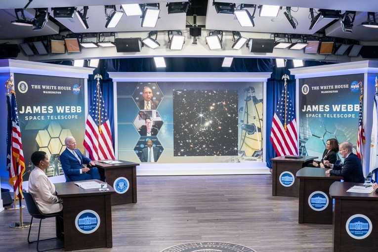 NASA i prezydent Biden pokazali pierwsze zdjęcie z Kosmicznego Teleskopu Jamesa Webba