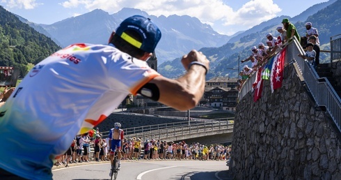 Tour de France - peleton wjeżdża w Alpy