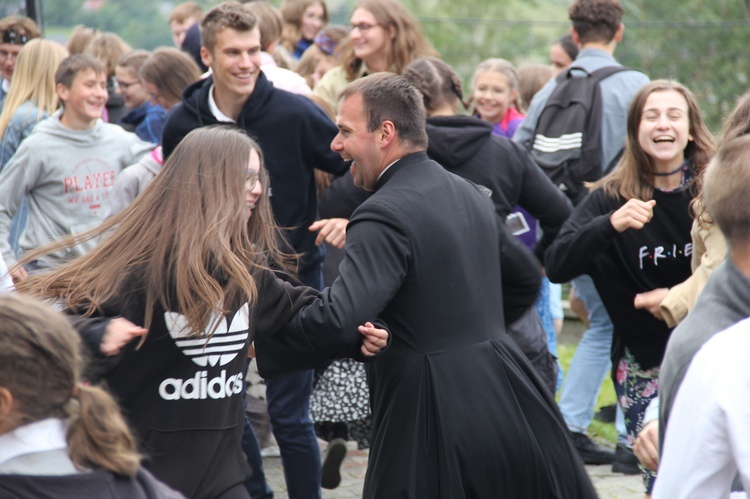 Dzień wspólnoty w Koniakowie - część 2 - Eucharystia i tańce