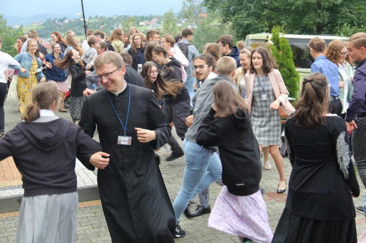 Dzień wspólnoty w Koniakowie - część 2 - Eucharystia i tańce