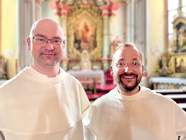 	– Chcemy, aby wspólnota sakramentalna, którą budujemy w świątyni, zmieniała się we wspólnotę egzystencjalną, czyli ludzi, którzy są dla siebie oparciem – tłumaczą paulini.