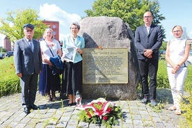 ▲	6 lipca. Upamiętnienie na Skwerze Sprawy Elbląskiej.