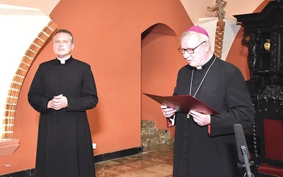 ▲	Bp Wiesław Szlachetka odczytał komunikat Nuncjatury Apostolskiej.